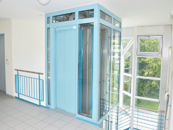 Sie k&ouml;nnen entweder die Treppe oder den Lift nehmen